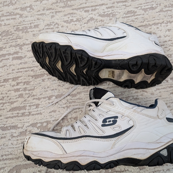 White, Black, Navy Skechers Men's Size 9.5 SN50127 EWW color WNV w Arch Support - Picture 16 of 17